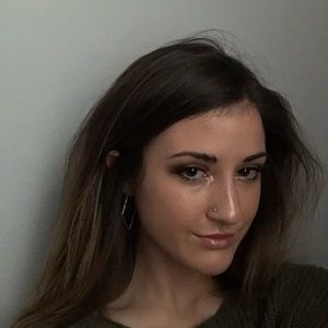 Meet your Posher, Caiti